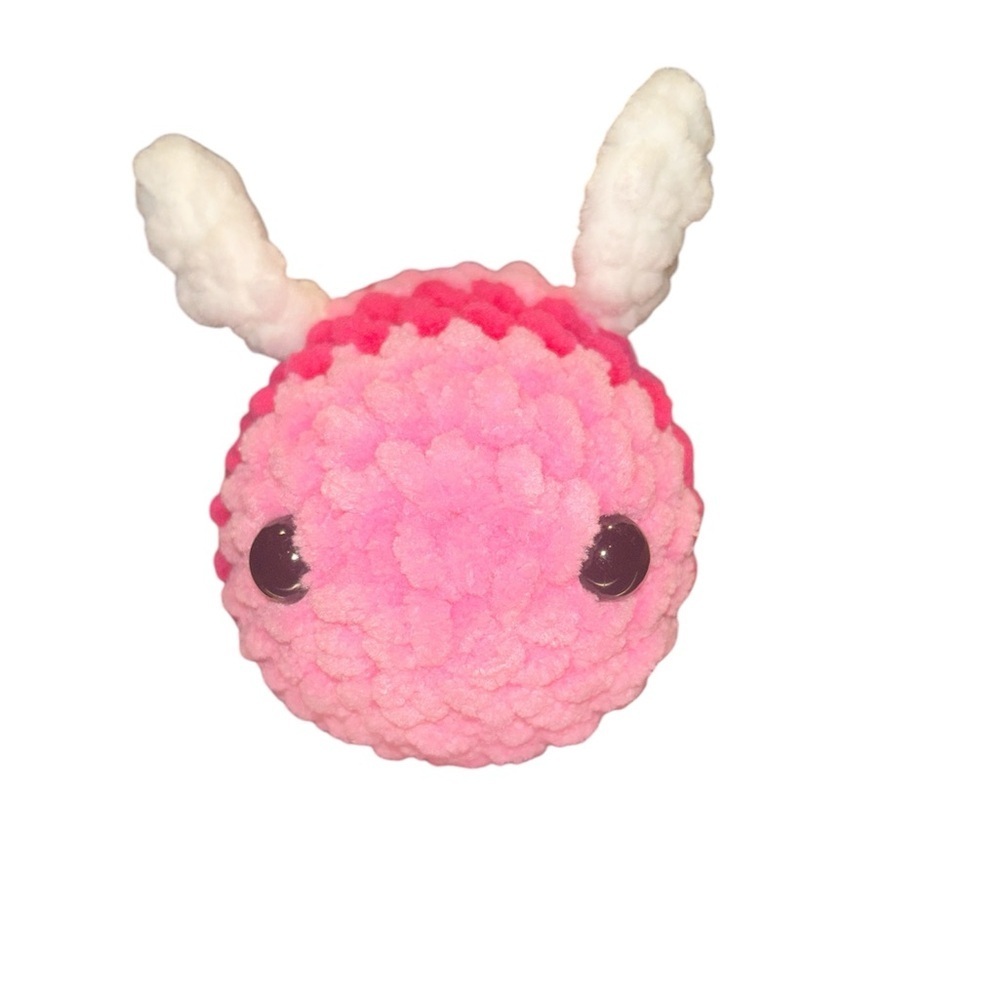 Pink Crochet Bumblebee - Picture 2 of 3